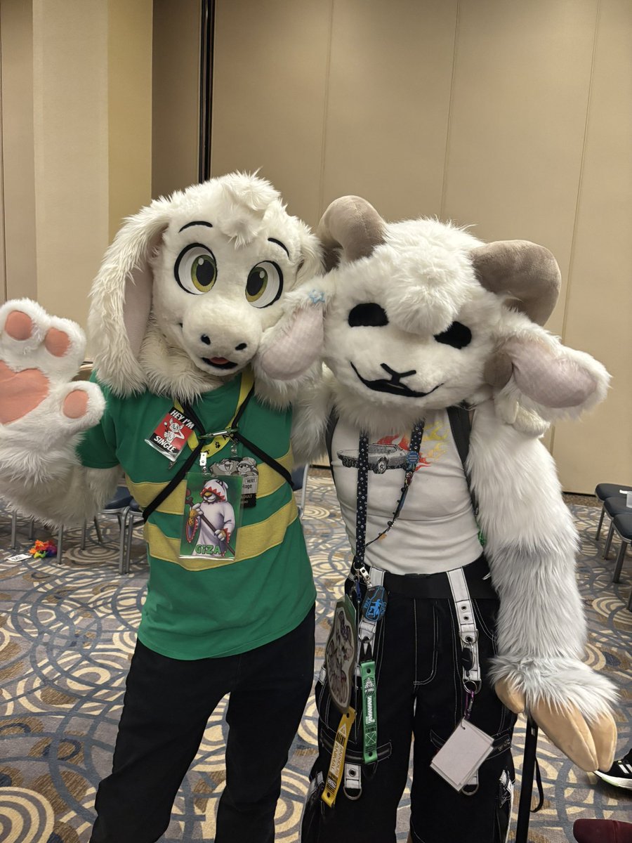 See them right here? This is who I’m not. I’m not Asriel. XD
.
.
.
.
.
Tags/ #MFF #MFF2024 #MFF24 #MidwestFurFest #ramfurry #nonbinary