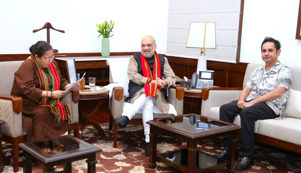 PradyotManikya's tweet photo. Met hon Home Minister @AmitShah today and discussed issues related to the tiprasa accord, fencing and patrolling  of boundaries with Bangladesh and also the 125th amendment . He will be visiting tripura during the month of December and has taken keen interest to resolve outstanding issues relating to the problems do the indigenous people of our state and region @kritiddebbarman