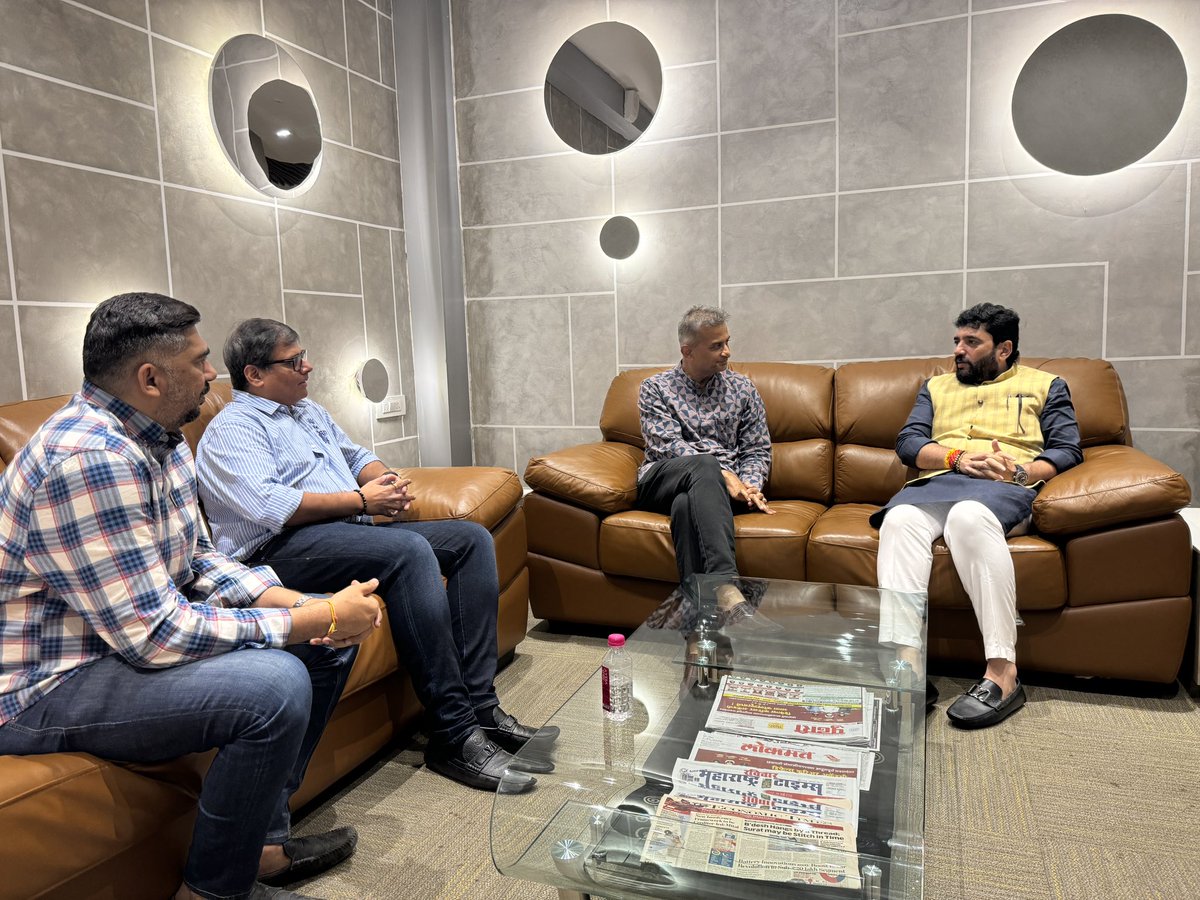 It’s always a pleasure to meet Hon Union Minister of Aviation &amp; Cooperation &amp; Pune’s beloved MP Shri <a href="/mohol_murlidhar/">Murlidhar Mohol</a>! 

Yesterday we met him at the Pune International Airport to invite him for a Credai event for which he graciously agreed. Looking forward for it!