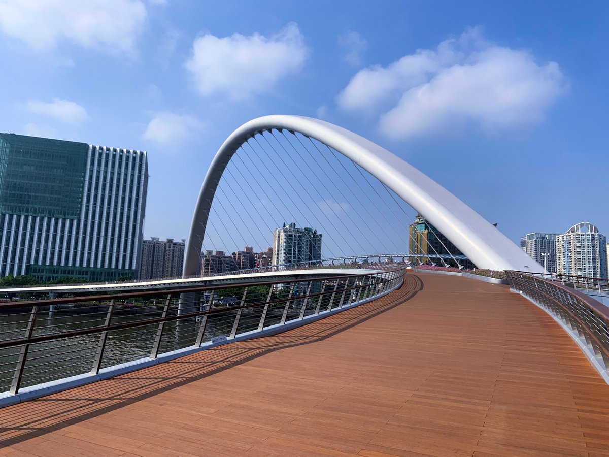 🌉 We’re excited to see dassoCTECH bamboo playing a key role in the Guangzhou Haixin Pedestrian Bridge, which holds the record for the world’s largest span and widest curved arch pedestrian bridge.
