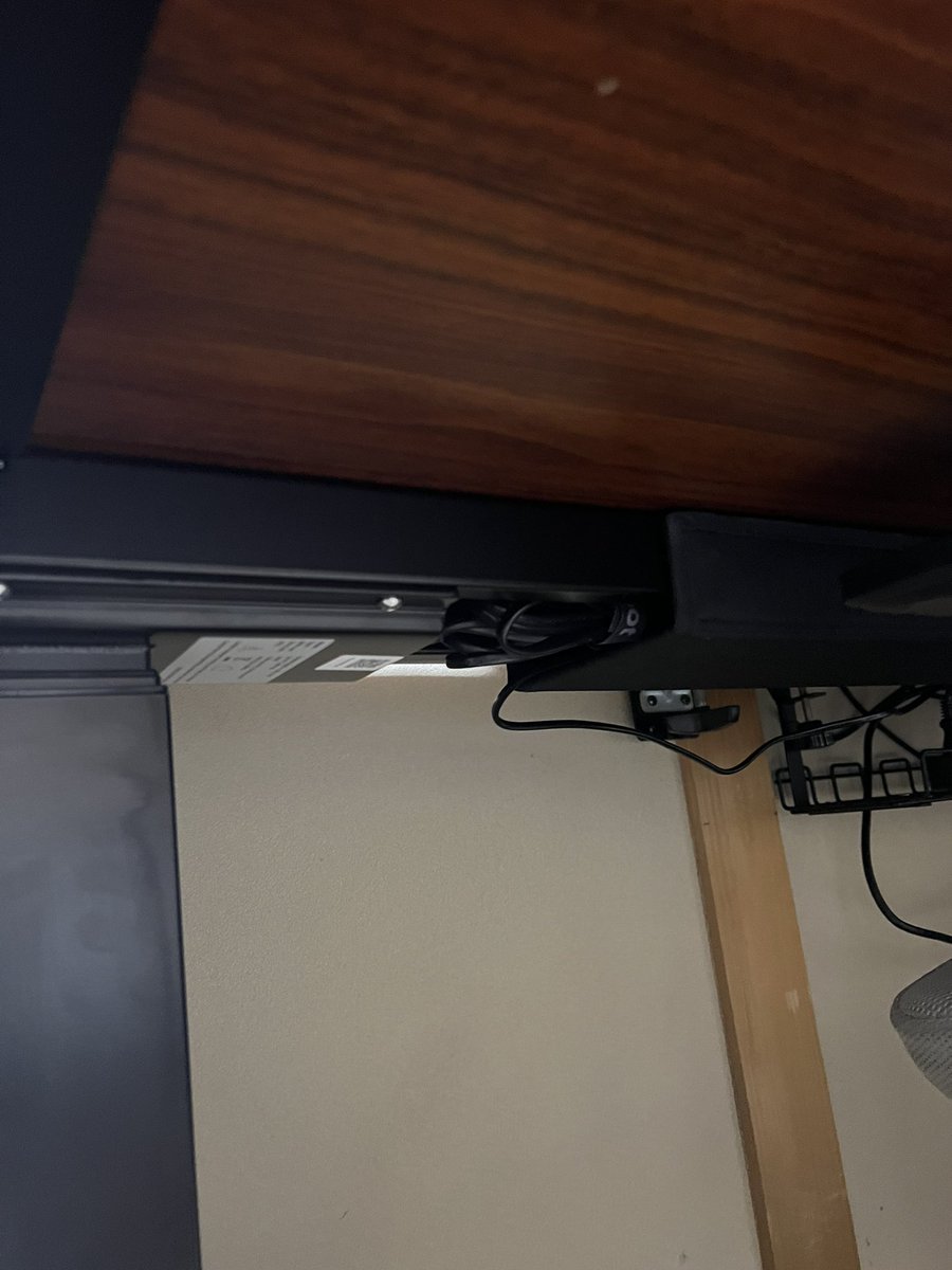 hirori_0v0's tweet image. できたー！！
デスクひっくり返す工程が
メインイベントやった(笑)

デスクライフがまた1つレベルアップ✨️

#FlexiSpot 
#e7h