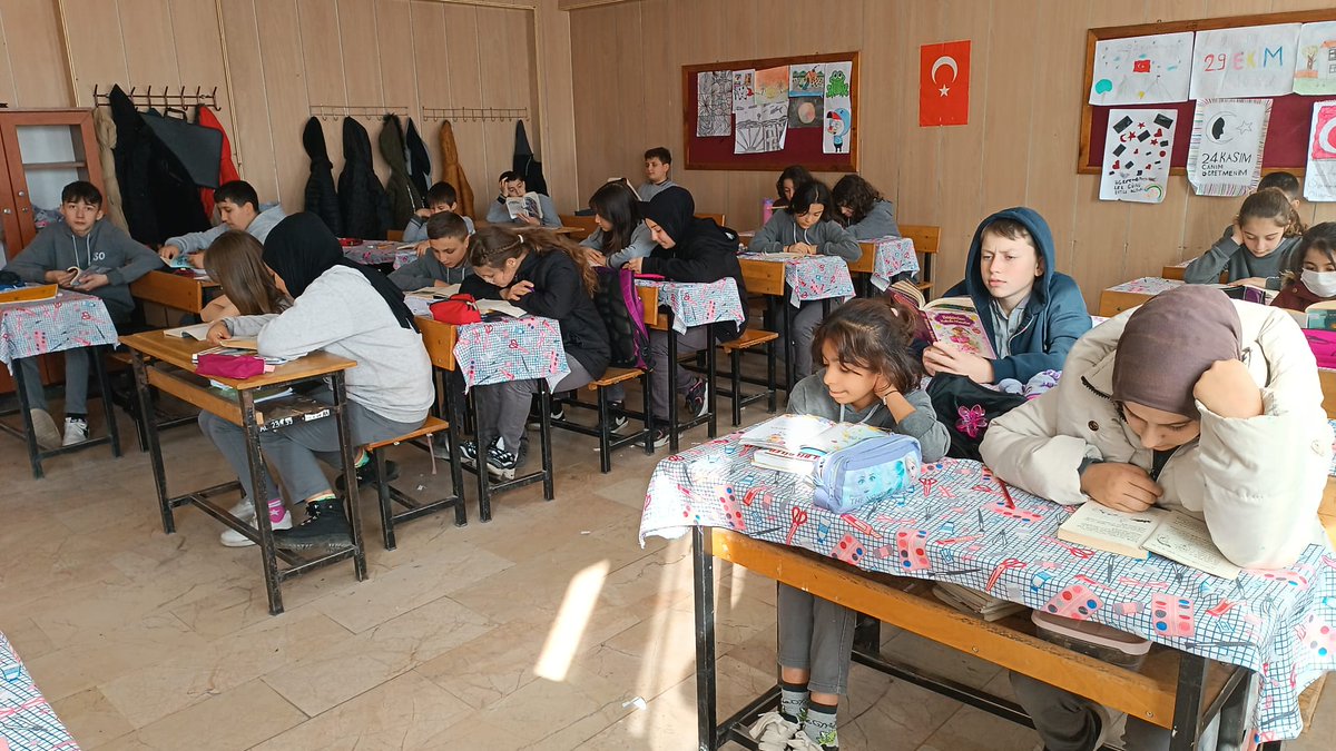 BafraTsoo's tweet photo. Farkımız Okumak Olsun projesi kapsamında okuma saatini 5.ders gerçekleştirdik.@bafra_mem @samsunmem https://t.co/ZrmC0f7GCI