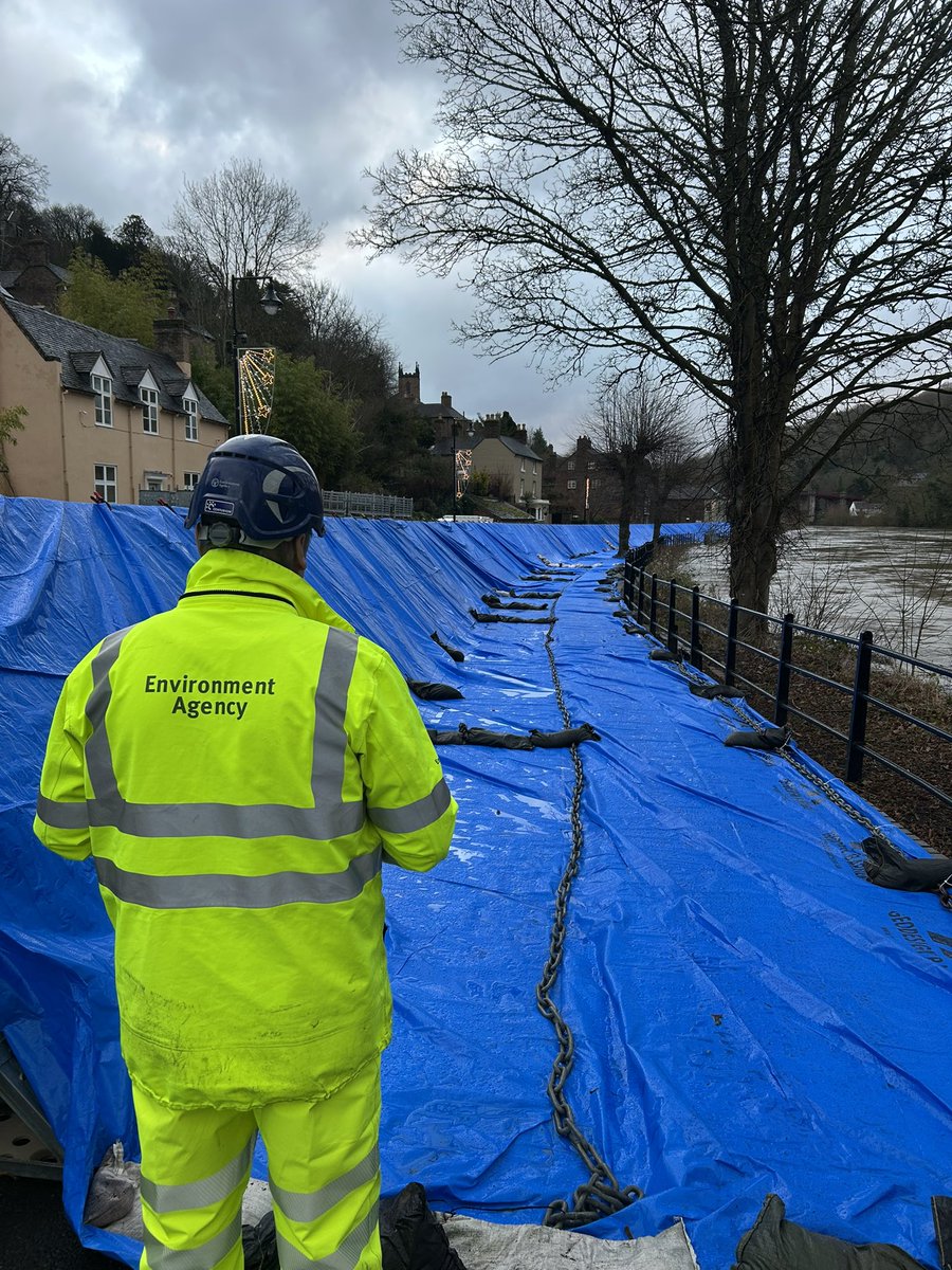 #StormDarragh #flood impacts continue in the #Severn and #Wye. 

River levels will rise along the Severn and our operational response will continue to  be mobile over the next few days. 

Keep up to date with our flood warnings
check-for-flooding.service.gov.uk/alerts-and-war…