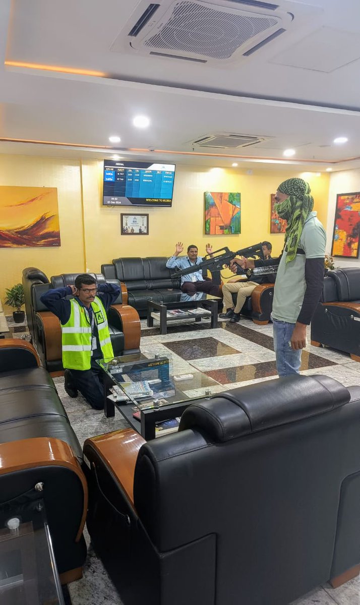 aaihbxairport's tweet photo. Our commitment for provision of secure flight to our passengers is unwavering.Garuda Commando Force of Internal Security Division, Karnataka Conducted a successful Counter Terror Mock Drill at Hubli Airport with full enthusiasm.
#CTMD #GarudForce
@AAI_Official @AAIRHQSR @aairedsr https://t.co/bL0yDCXf7h