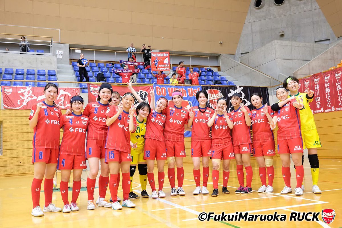 kazuki13_423's tweet photo. 神奈川県リーグと女子Fリーグ最終節まで1週間切りました！
両方応援してる僕には日にちとKO時間も被ってすごくブルーな気持ちですけど笑
カルチェットは優勝､RUCKはFS初勝利を目指して頑張ってください！！

 #カルチェットレディース
 #福井丸岡RUCK https://t.co/u8Pe2hmbpt