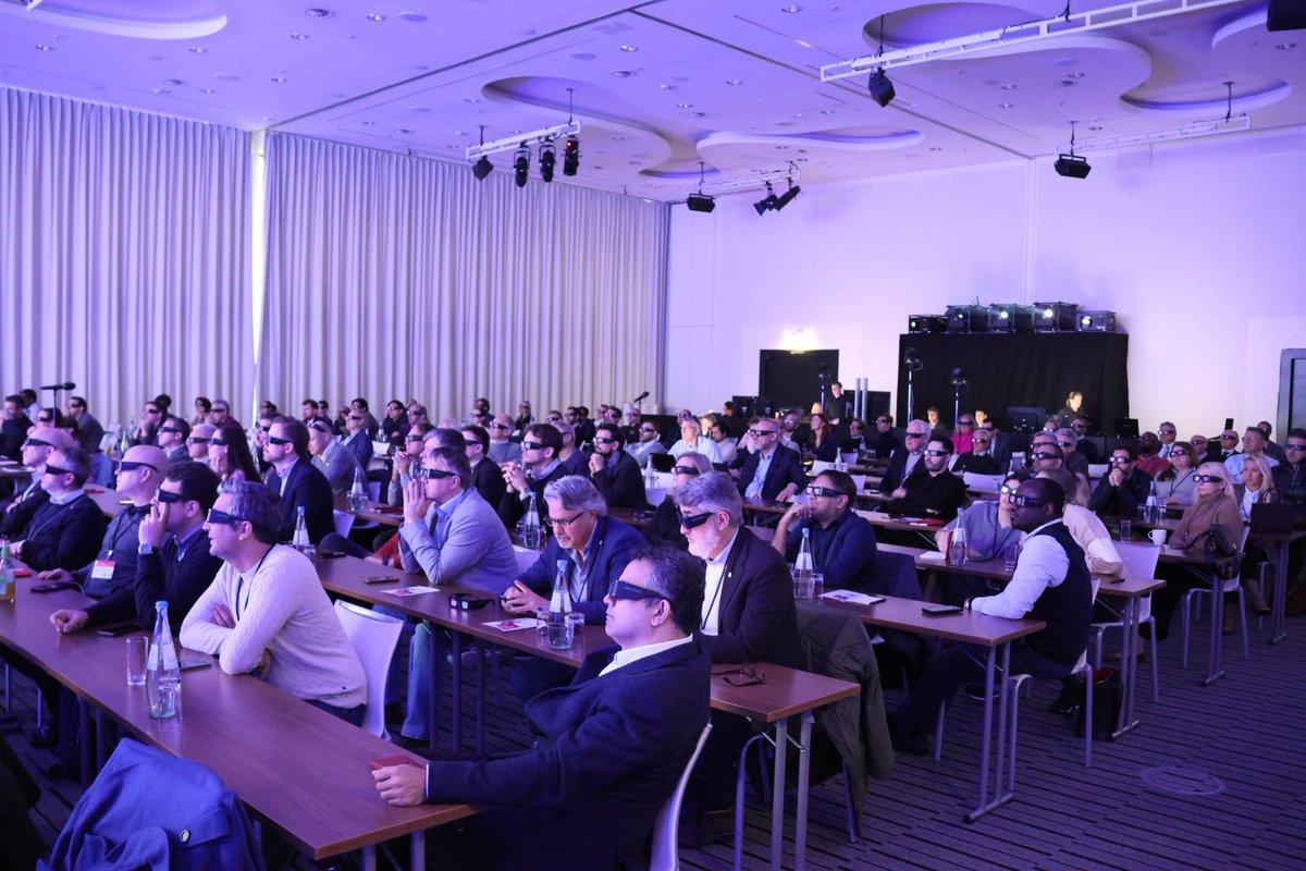 dhzcharite's tweet photo. ☝ #Rückblick auf ein starkes #Event:
👉#ValveExperience letzte Woche am #DHZC👈
8 Live Cases: Minimal-invasive #Mitralklappenrekonstruktion, #Mitralklappen- und 
#Aortenklappenersatz &amp; #DAVID-OP. Internationale Bühne &amp; Spezialist:innen aus 11 Ländern ➡️ https://t.co/cIuLiQWtRv https://t.co/P01yhJSjz1