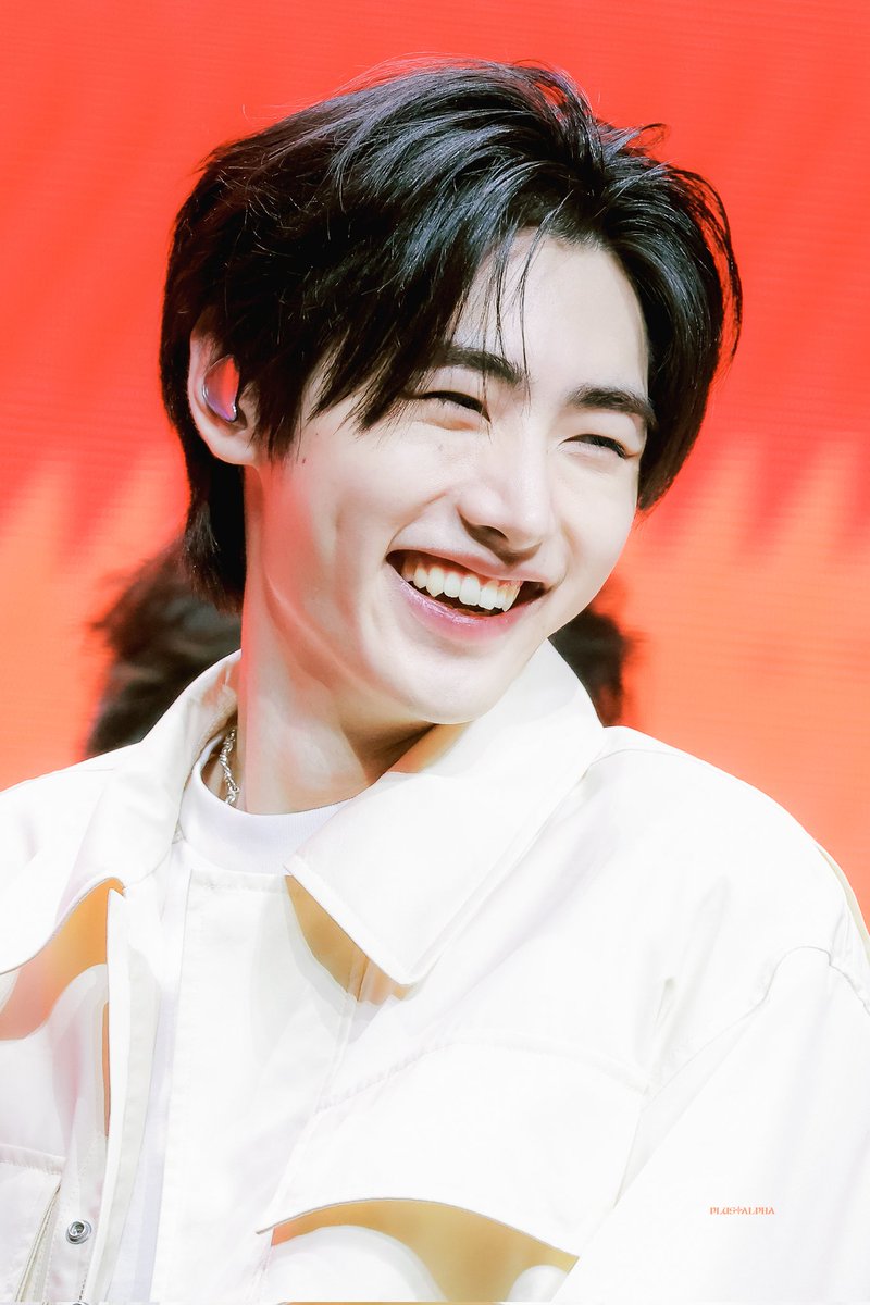 when sunghoon so happy his little dimple peeking 🤏🏻