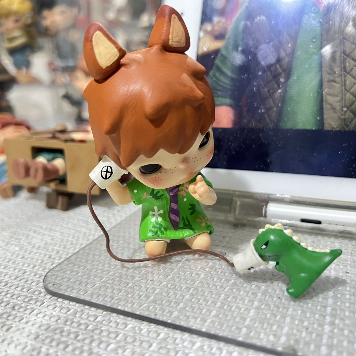 Customhere tweet media