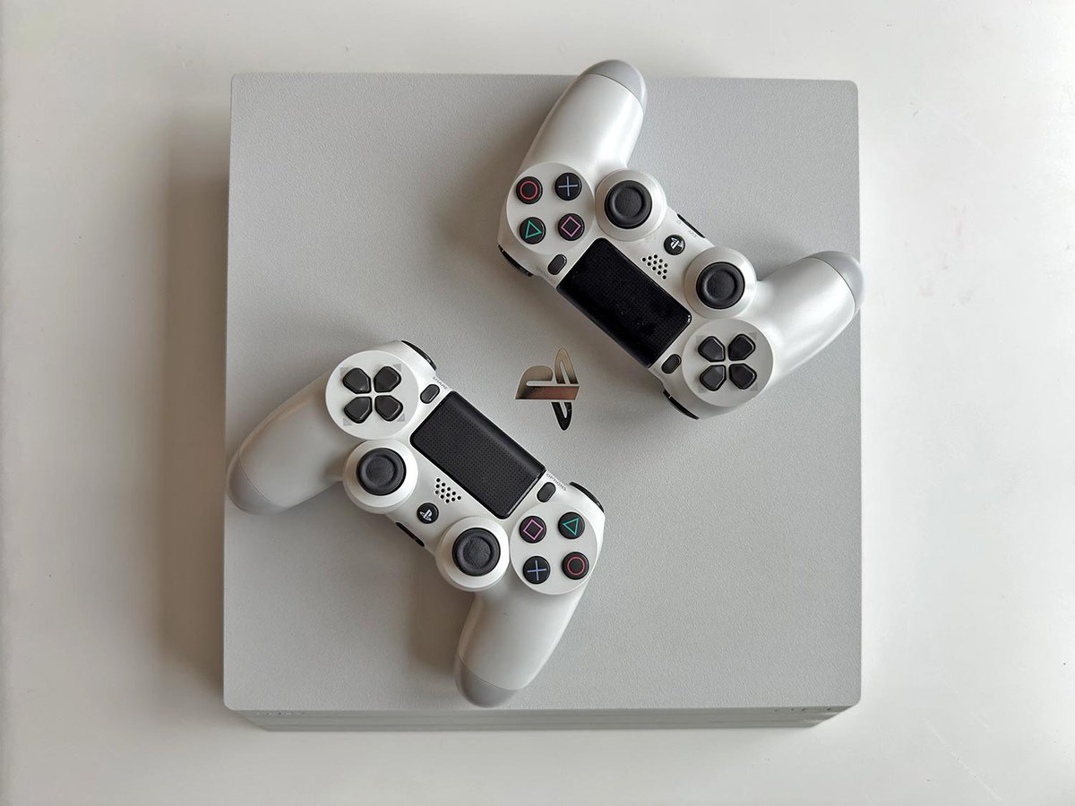 tomik89's tweet photo. Prodávám PS 4 Pro. Má někdo zájem?👇
https://t.co/JsPwUKiYx6 https://t.co/pnRBVyQVFV