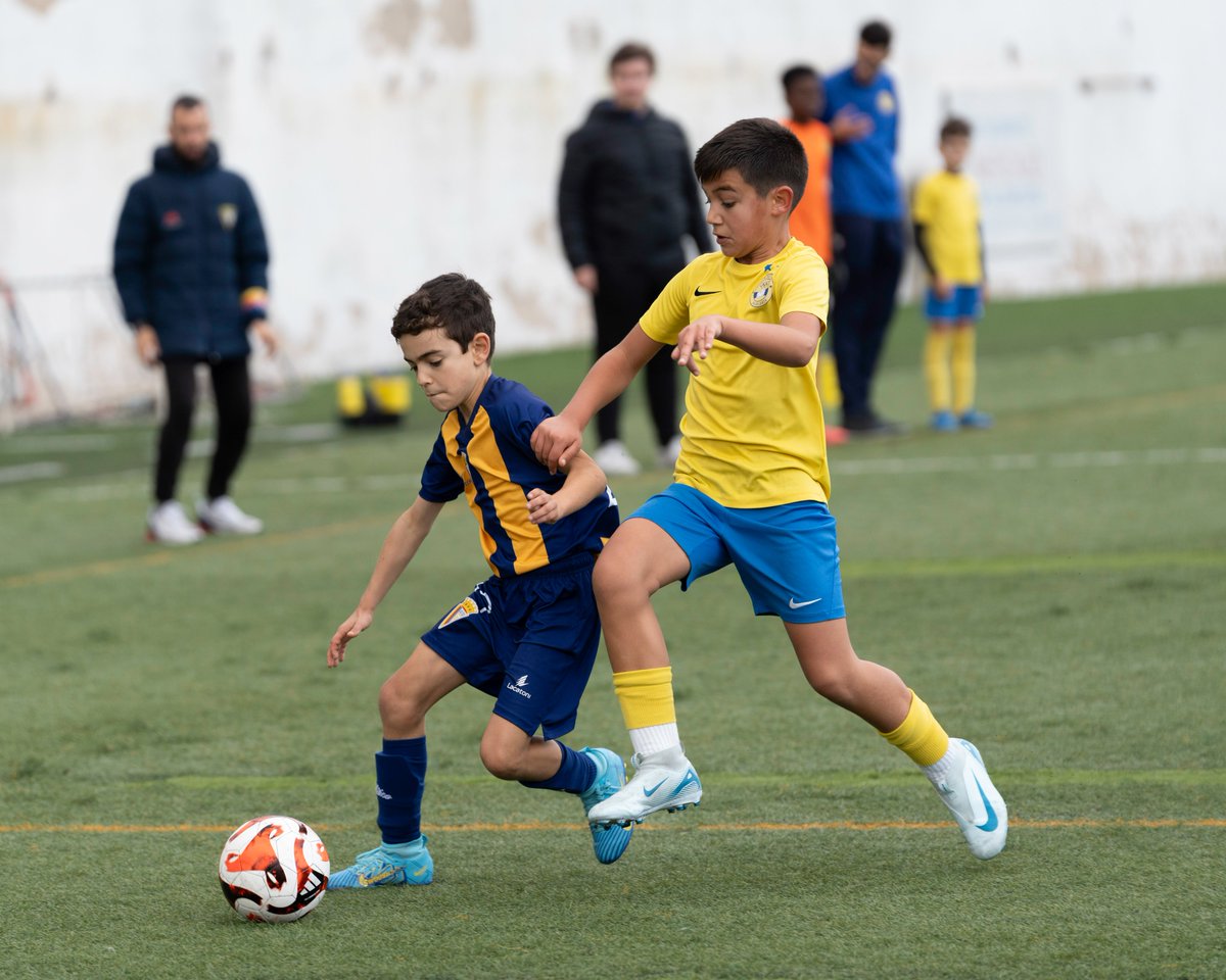 AtleticoCP1942's tweet image. ⚽️ | #MadeInAtletico 

#Sub11 - A construir o 𝐅𝐔𝐓𝐔𝐑𝐎 do Atlético! 🏗

𝐒𝐞𝐧𝐭𝐢𝐫 𝐞 𝐯𝐢𝐯𝐞𝐫 o que é o Atlético Clube de Portugal é a missão do Mister David Roxo com a equipa que lidera. 💛❤️💙

Um por todos e todos pelo Atlético! 👊

#SempreAtlético