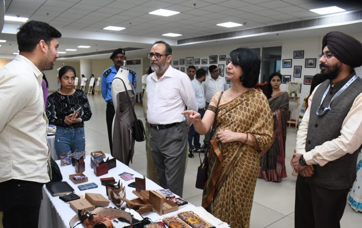 mfmnift_pkl's tweet photo. A festive day of innovation and inspiration at NIFT Panchkula's Diwali Mela! Graced by Mrs. Rachna Shah IAS, Shri Rohit Kansal IAS, and Prof. Dr. Sudha Dhingra, our MFM students showcased their entrepreneurial talents with brilliance🪔🌟#NIFTPanchkula #DiwaliCelebration #college https://t.co/E27R0OaTTs
