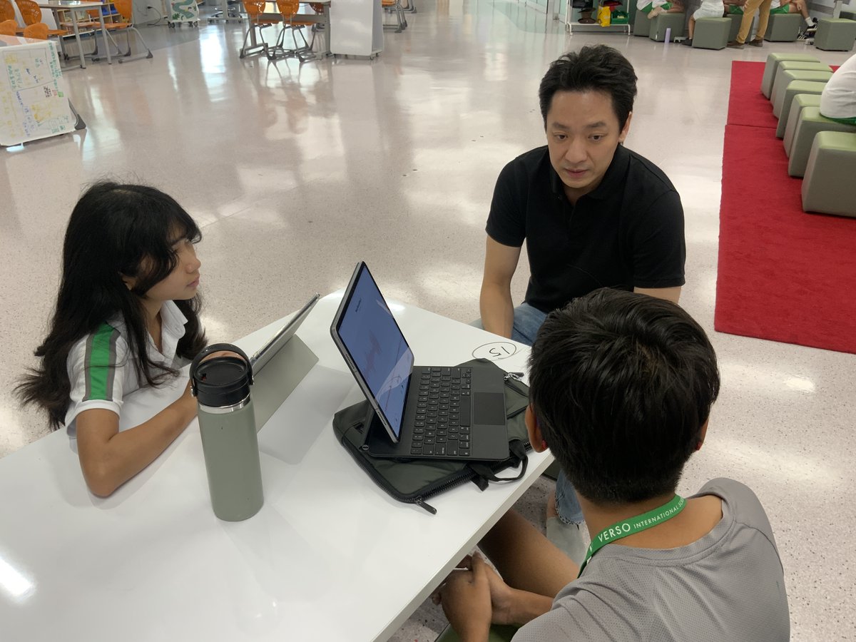 At the recent ML Learning Walks, families were invited to explore our dynamic educational approach, offering an insider's view of the innovative teaching, collaborative learning, and engaging classroom experiences at VERSO.