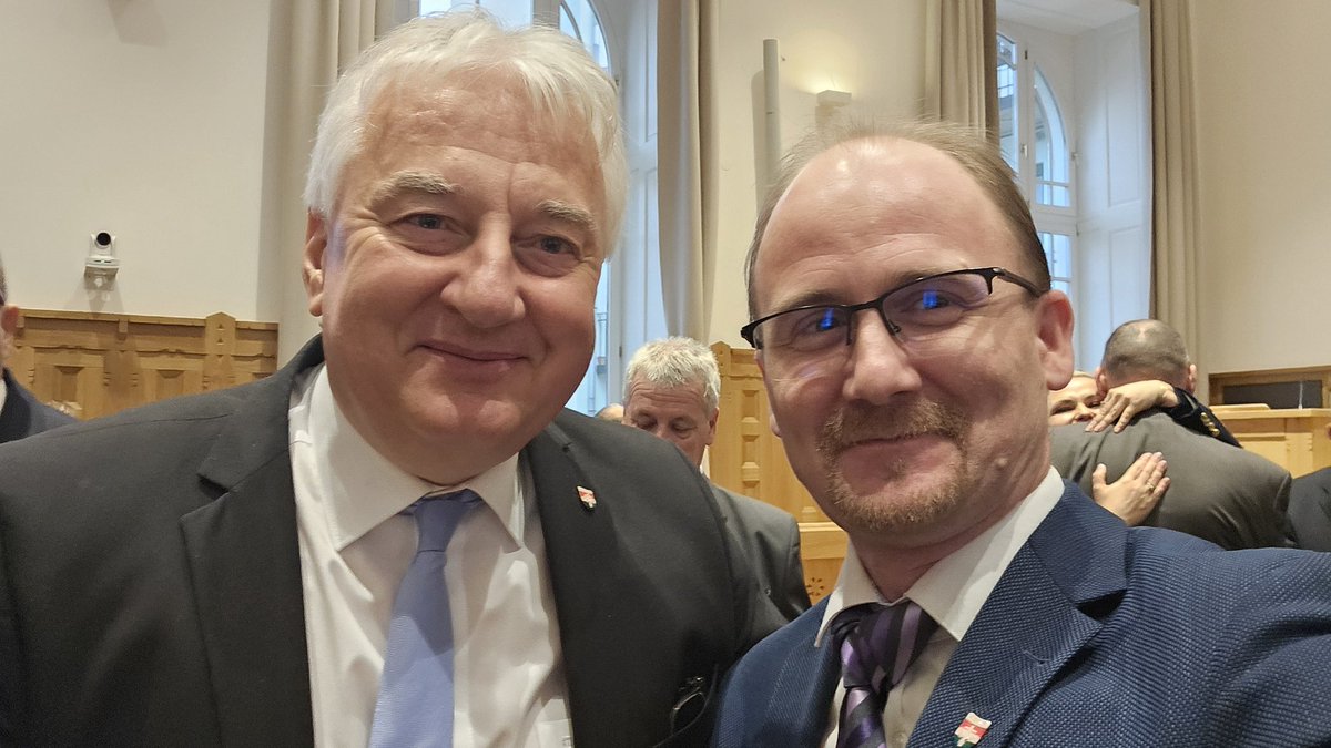 DrFangSimon's tweet photo. KDNP Országos Választmány,  Tisztújító Ülésén tegnap újra választottuk Dr. Semjén Zsoltot elnöknek. A 80 éves KDNP Európában egyetlen történelmi, keresztény-szociális, világnézeti párt, mely gyökereit el nem hagyva tudott társadalom alakító erő maradni. 🇭🇺 https://t.co/maHhNFVF75 https://t.co/U6UvX5WwNM