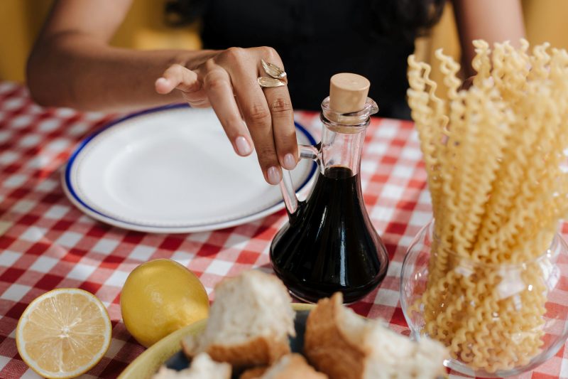 concienciaeco's tweet photo. Los distintos tipos de vinagre en el mundo: orígenes, usos culinarios y propiedades medicinales
https://t.co/DAOdUnvAVE
#medioambiente #cocina #alimentación #nutrición #gastronomía #vinagre #salud #condimentos https://t.co/56K1M9JB8R