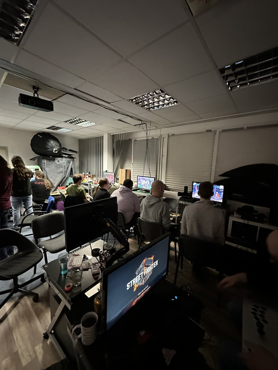 Silvester wird im MadGear wieder gefeiert. Kommt gerne vorbei und es wird bis ins neue Jahr gezockt!

Die Community organisiert wie immer ein leckeres warmes Buffet 🥩

Anmeldung im Discord:
discord.gg/vNG3E345hk?eve…