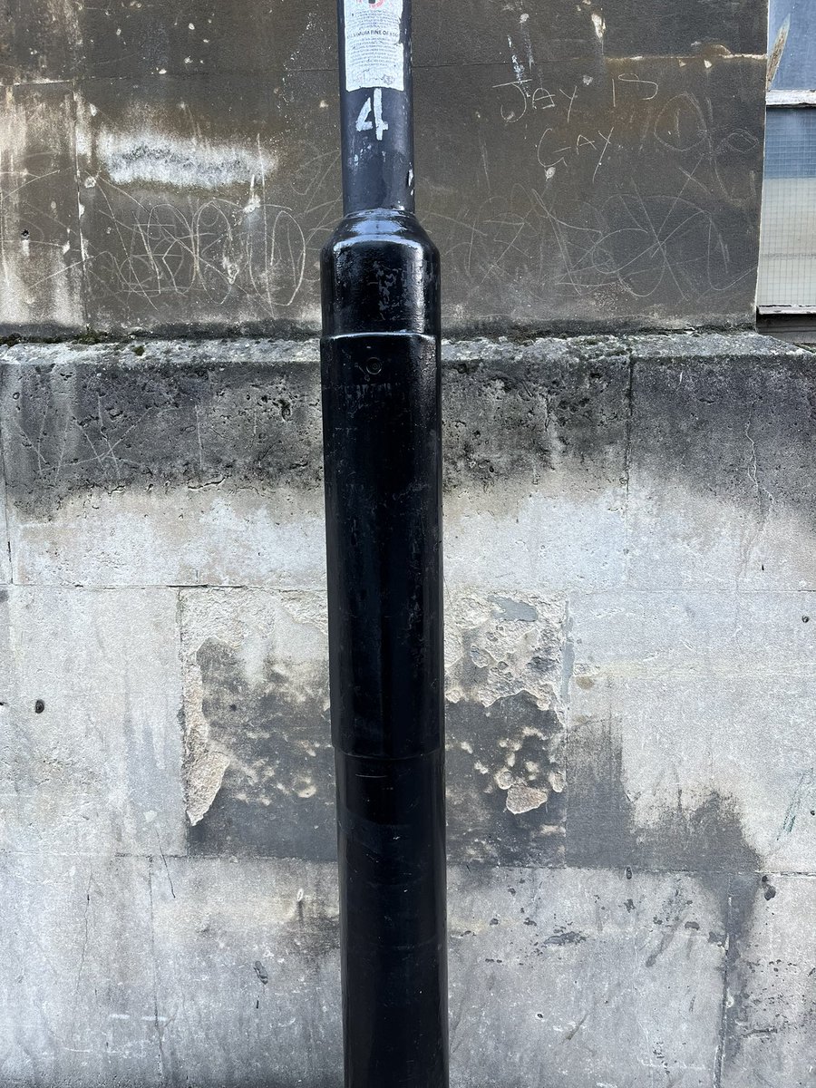 This morning had a scrub in the city centre on #unionstreet, some graffiti that’s been there a while on a <a href="/CotswoldOutdoor/">Cotswold Outdoor</a> window and a quick repaint of a tatty lamppost 

<a href="/BristolCouncil/">Bristol City Council</a> 
#graffitiremoval
#communityclean