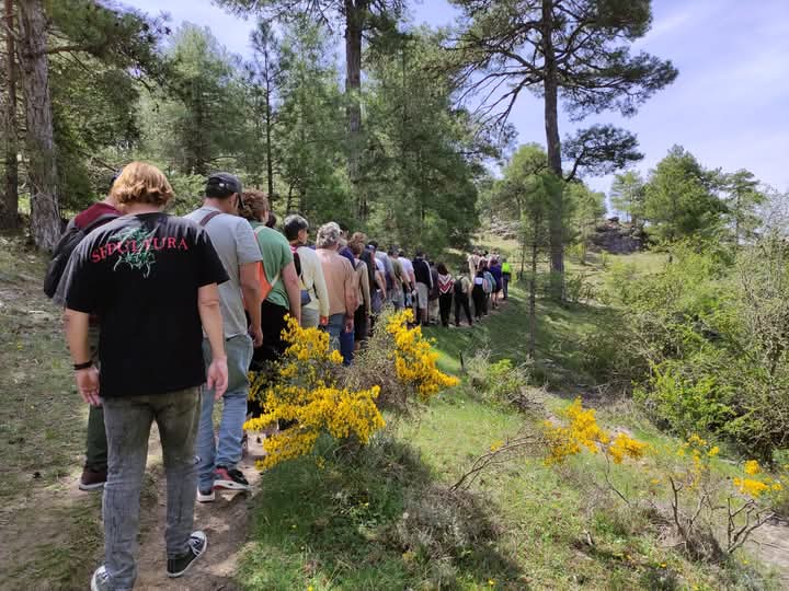 SaludMentalVAL's tweet photo. Muchas personas socias de #ASIEM se ven beneficiadas de los espacios de ocio, senderismo y talleres ocupacionales. 
¡Gracias a todas las personas que participan en estos programas!
¡Este año nos hemos superado!

Este tipo de actividades son posibles por el apoyo de 
@GVAIgualtat https://t.co/sRvX7979K7