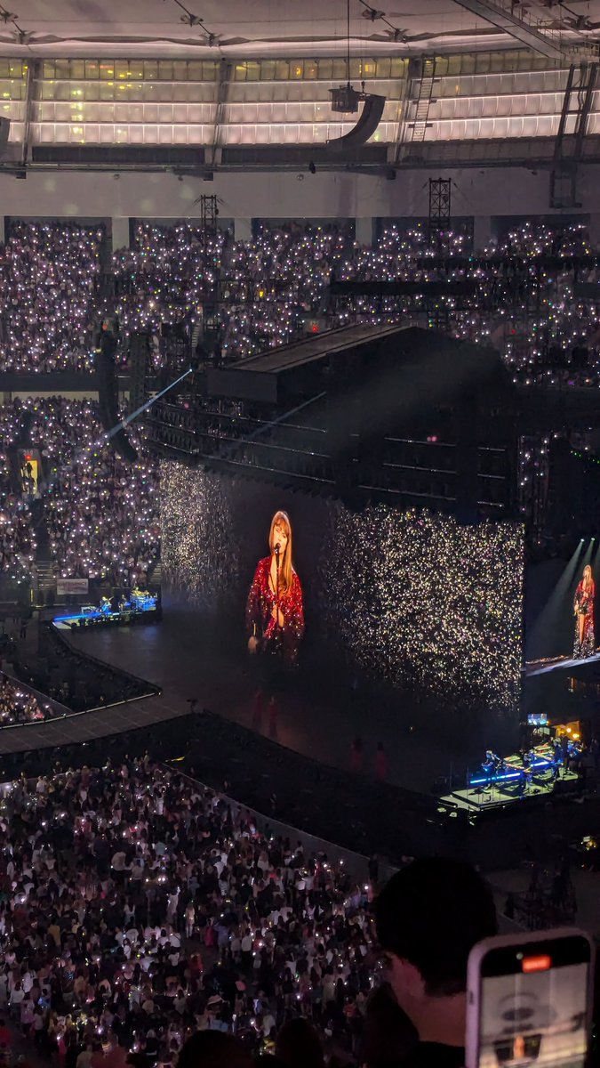 lina_brancoc's tweet photo. Último show del Eras Tour: Diciembre 8, 2024. 

Vancouver, Canada. https://t.co/CSiiTl1hLq