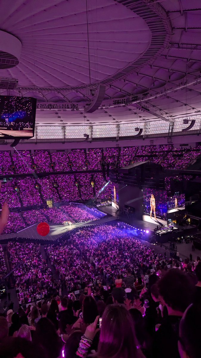lina_brancoc's tweet photo. Último show del Eras Tour: Diciembre 8, 2024. 

Vancouver, Canada. https://t.co/CSiiTl1hLq