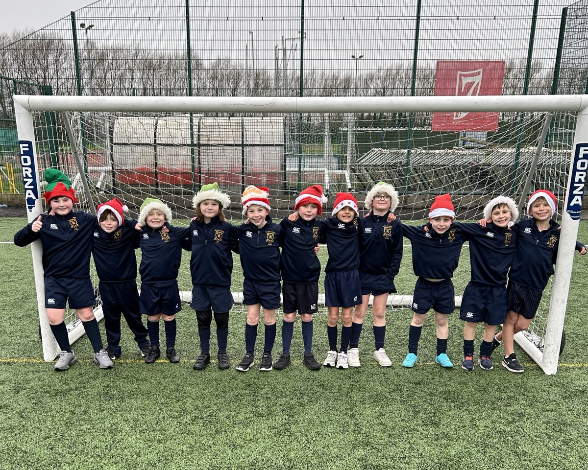 stmarys_prep's tweet photo. The boys enjoyed a festive Friday afternoon for their final Games lesson before Christmas! 🎅🏻🏃
#games #lastlesson #christmas #santa #FestiveFun #santahats #schoolsports https://t.co/7ZIGE905dy