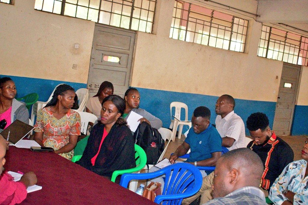 Reachoutmbuya's tweet photo. #HappeningNow
We are hosting a case conference to strengthen community-based systems in addressing issues affecting children & families, with a focus on preventing new HIV infections and achieving Viral Load Suppression. @USAIDUganda
#OVCKampalaActivity
1/3 https://t.co/i2rDtUaJV5