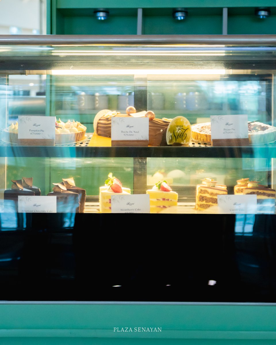 PlazaSenayan's tweet image. Fairmont Pop Up Booth is now available at Plaza Senayan, Level 3, until December 29. Savor delicious cakes made with love for your Christmas treats.

Don't miss out on these sweets!

#WhatsOnPlazaSenayan #PlazaSenayan #Fairmont