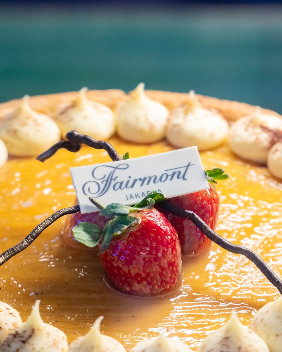 PlazaSenayan's tweet image. Fairmont Pop Up Booth is now available at Plaza Senayan, Level 3, until December 29. Savor delicious cakes made with love for your Christmas treats.

Don't miss out on these sweets!

#WhatsOnPlazaSenayan #PlazaSenayan #Fairmont