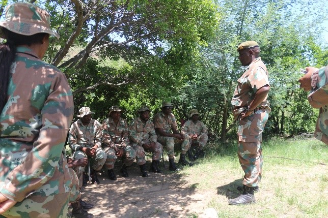 SANDF_ZA's tweet photo. #JointOperationsDivisionArticle || Officer Commanding Visit to the Deployment Area.
https://t.co/SgUEo7I0Cx
#SANDF
#JointOperationsDivision
#JointOperationsEasternCape https://t.co/BcuwWNJEno