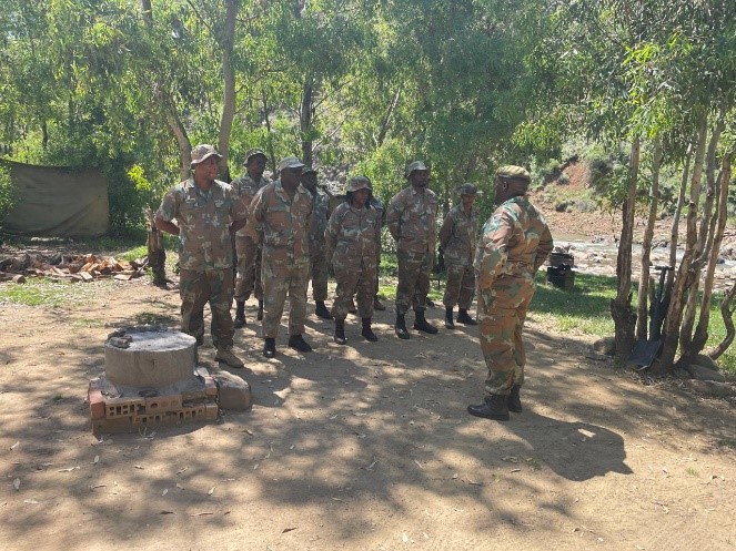 SANDF_ZA's tweet photo. #JointOperationsDivisionArticle || Officer Commanding Visit to the Deployment Area.
https://t.co/SgUEo7I0Cx
#SANDF
#JointOperationsDivision
#JointOperationsEasternCape https://t.co/BcuwWNJEno