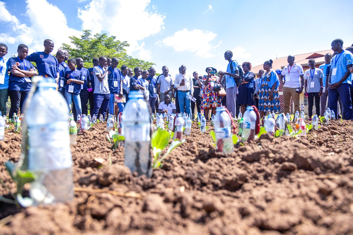 AVSIUganda's tweet photo. @thesayproject hosts 300+ students from 5 schools, @GuluHigh at the Northern 🇺🇬 Schools Farm Camp. Students will learn ways to prosper thru #agribusiness. The inspirational theme is: "Nurturing the Young Generation in Agribiz thru Climate-Smart Agric" @NLinUganda @FondazioneAVSI https://t.co/XMS59AD7Mu
