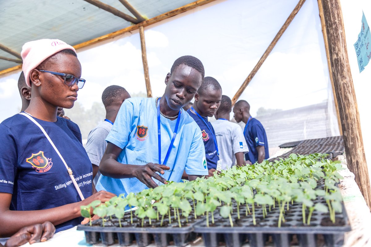AVSIUganda's tweet photo. @thesayproject hosts 300+ students from 5 schools, @GuluHigh at the Northern 🇺🇬 Schools Farm Camp. Students will learn ways to prosper thru #agribusiness. The inspirational theme is: "Nurturing the Young Generation in Agribiz thru Climate-Smart Agric" @NLinUganda @FondazioneAVSI https://t.co/XMS59AD7Mu