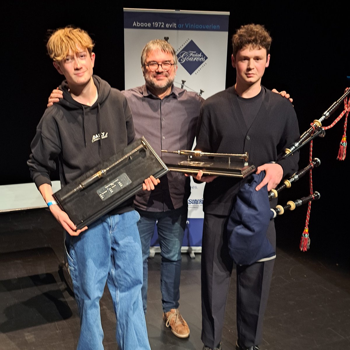 sonerien's tweet photo. 🏆 TROPHEE McCALLUM / TI AR SONERIEN 2024
Voici les lauréats du trophée à l'issue de la finale lors des #Cornemuses à Quimper.
 
Soliste - de 15 ans:
🥇Martin Lacoult
🏆 Pipe-chanter bois McCallum soliste McC²

Soliste - de 20 ans:
🥇Helori Saout
🏆 Cornemuse MCCallum AB4 Deluxe https://t.co/HfIYJQm82I