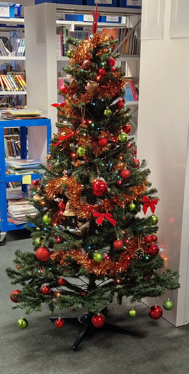 Wakefield_SLS's tweet photo. We may be busy selecting for the Spring term orders, but there's still time to trim up for Christmas! Feeling much more festive in the library now ππππ
#SchoolsLibraryService #ChristmasInTheLibrary #ReadingForPleasure https://t.co/vRHczHY0ZH