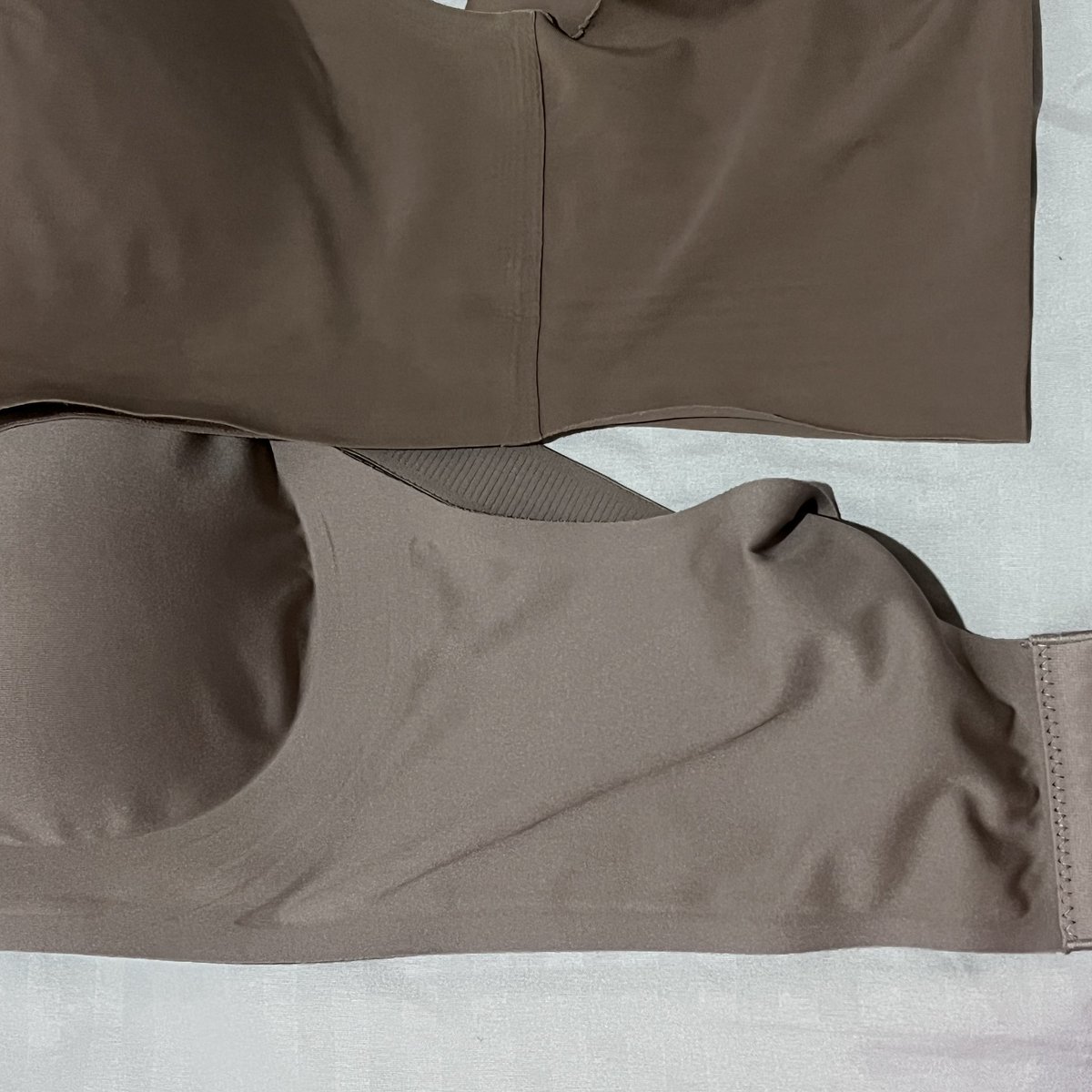 gua tunjukin 🕺🏻 BRA yg nyaman dikulit samantha &amp; rachel, nyerap keringat, dan NGGAK NJIPLAK dibaju 🕺🏻

baru tau semakin mahal BRA, gue akuin kualitasnya emang ENAK…… pake bra tapi berasa ga pake bra…🕺🏻