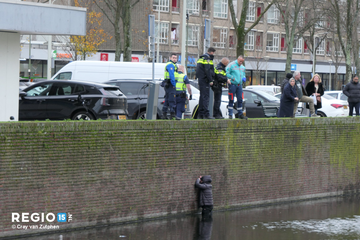 regio15's tweet photo. Nu online: Handhaving doet man steil achterover slaan op #DeStede in #DenHaag https://t.co/aF8s7LUBpH https://t.co/GHZMlY98IT