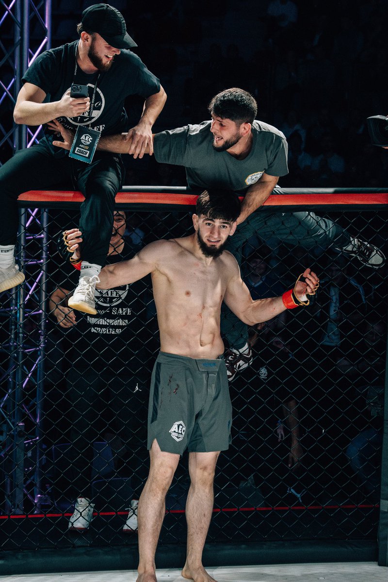 aec_mma's tweet photo. 📸 • Retour sur la victoire d’Alvi DASUYEV #AEC10 https://t.co/DG8vxxxznT