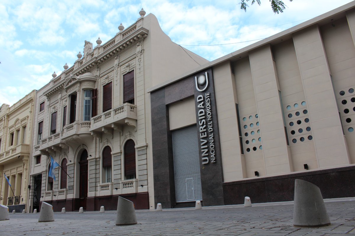 unneargentina's tweet photo. La #UNNE cumple 68 años y comienza una semana de celebraciones con propuestas artísticas, literarias y deportivas 🤩🥳

El aniversario de la Universidad Nacional del Nordeste es el próximo 14 de diciembre, pero los festejos comenzarán hoy lunes con un concierto sinfónico en Resistencia.

La semana de actividades incluye también la presentación de libros de la colección de Eudene “40 años de democracia”, un acto por los 50 años del Instituto de Criminalísticas y cerrará con una maratón destinada a la comunidad universitaria y al público en general.

Más detalles → https://t.co/FyyeRHvta3