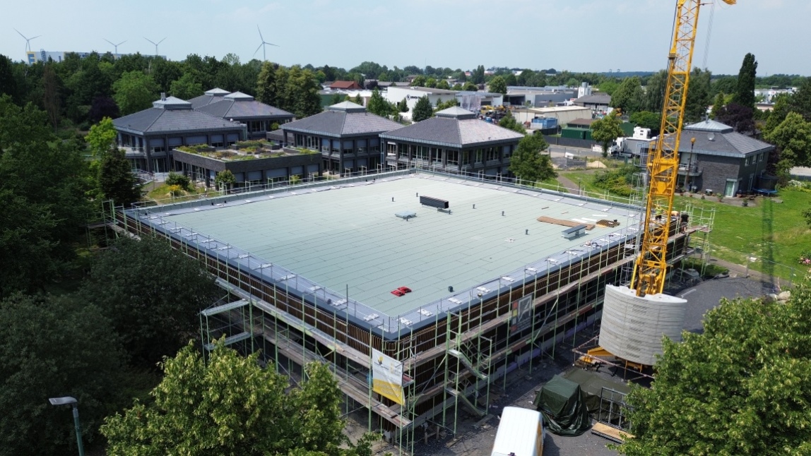 baulinks_de's tweet photo. Die Einkaufsgenossenschaft für #Dachbaustoffe DEX eG investiert in ein  neues Schulungs- und Konferenzzentrum in Hamm-Rhynern, um die Aus- und  Weiterbildung von Fachkräften auf 1.130 m² zu fördern. Der neue „Campus”  wird im März 25 eingeweiht. https://t.co/y50wAUUCpi
#Dach https://t.co/so6EHxar7H