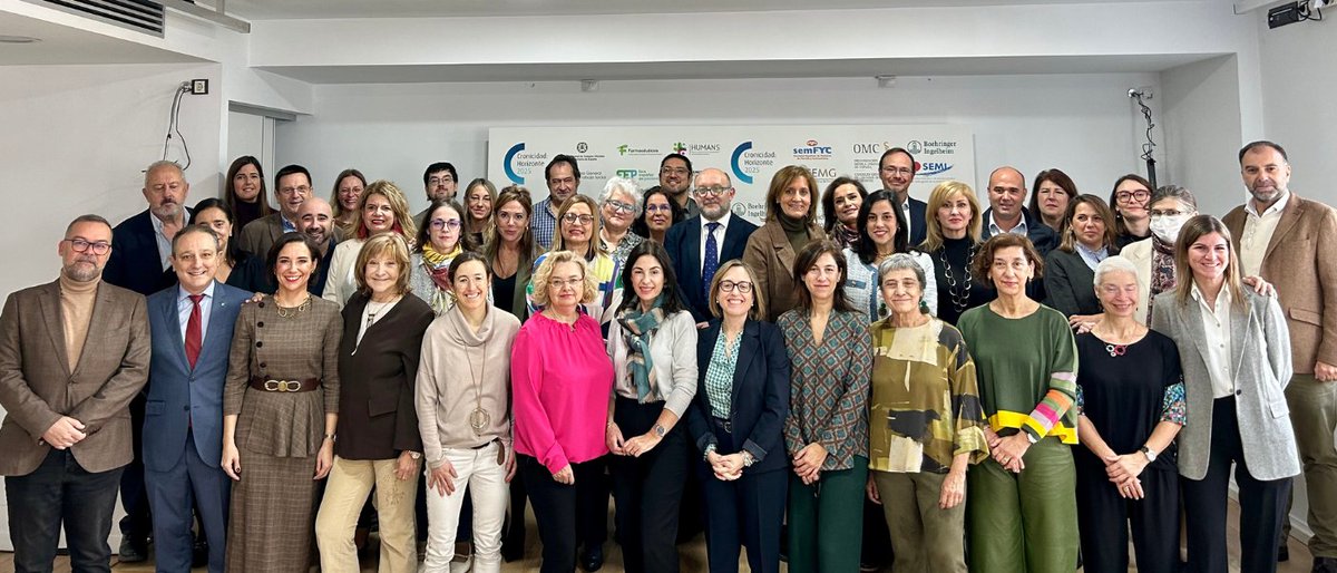 📌​El Ministerio de Sanidad (<a href="/sanidadgob/">Ministerio de Sanidad</a>), las CC.AA. y la Plataforma #CH2025 han debatido sobre el futuro del paciente crónico pluripatológico en el sistema sanitario. En el II Foro Nacional de Cronicidad, se destacaron la importancia de fortalecer la Atención Primaria, mejorar