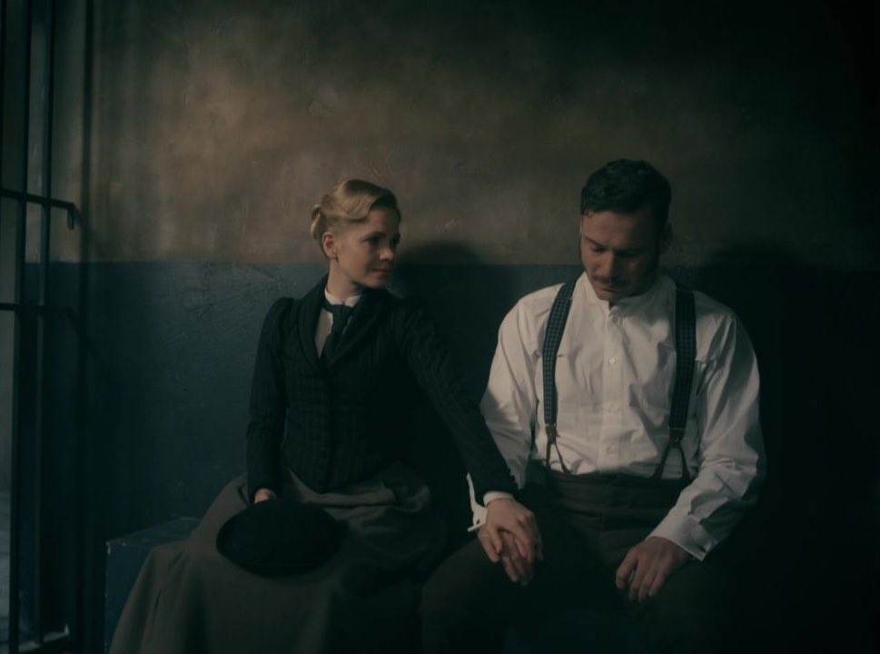 barelytolerabIe's tweet photo. “Help I’m still at the restaurant”
#MissScarletPBS https://t.co/uvFvjff7PC