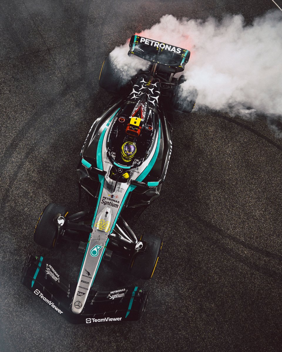 MercedesBenz's tweet photo. The drive of a champion to conclude one of the most incredible partnerships in @f1 history. Thank you, @LewisHamilton 💛💜👏

#MercedesBenz #LH44 #AbuDhabiGP https://t.co/8a88cXe7Gz