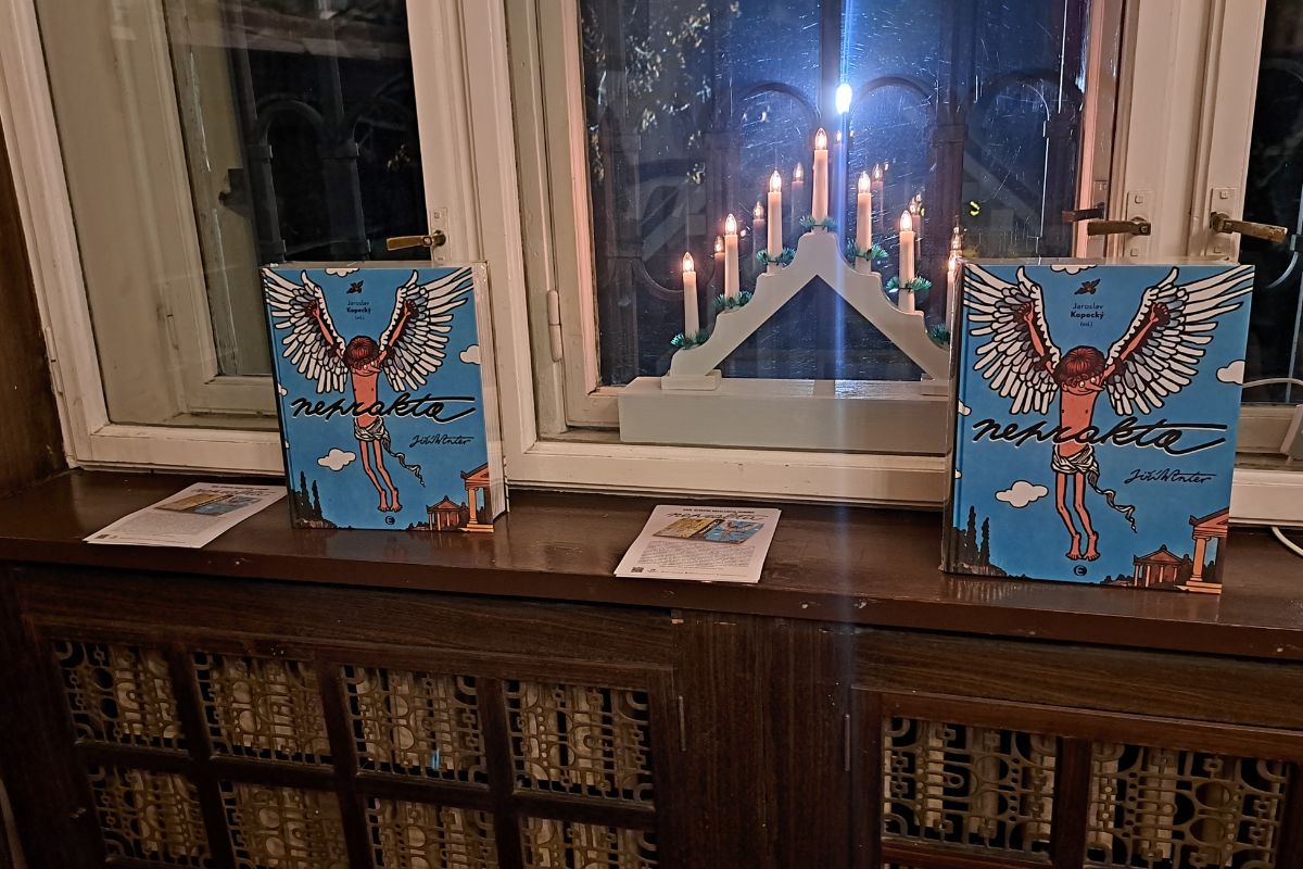 Páteční večer 6. 12. 2024 patřil křtu velkoformátové monografie NEPRAKTA o unikátním karikaturistovi Jiřím Winterovi, který ovlivnil českou kresbu 20. století, ve stylových prostorách vily La Rosa ve Dvoře Králové.
epocha.cz/kniha/jaroslav…