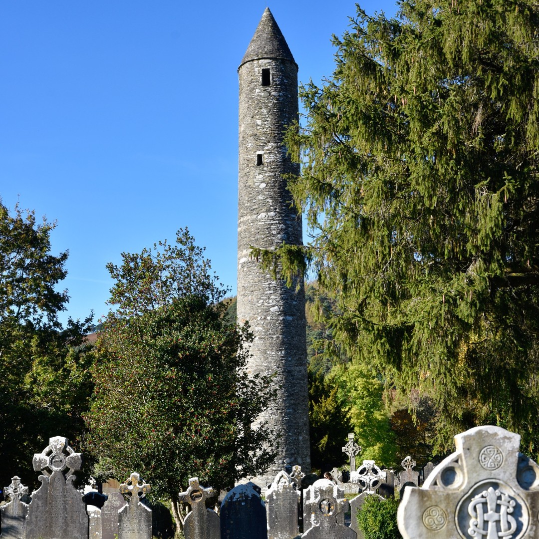 Eingebettet in die Wicklow Mountains liegt diese beeindruckende Klosteranlage aus dem 6. Jahrhundert. Perfekt, um Geschichte, Natur und Ruhe zu erleben. 🧐 Warst du schon einmal in Glendalough? ☘

📍 County Wicklow