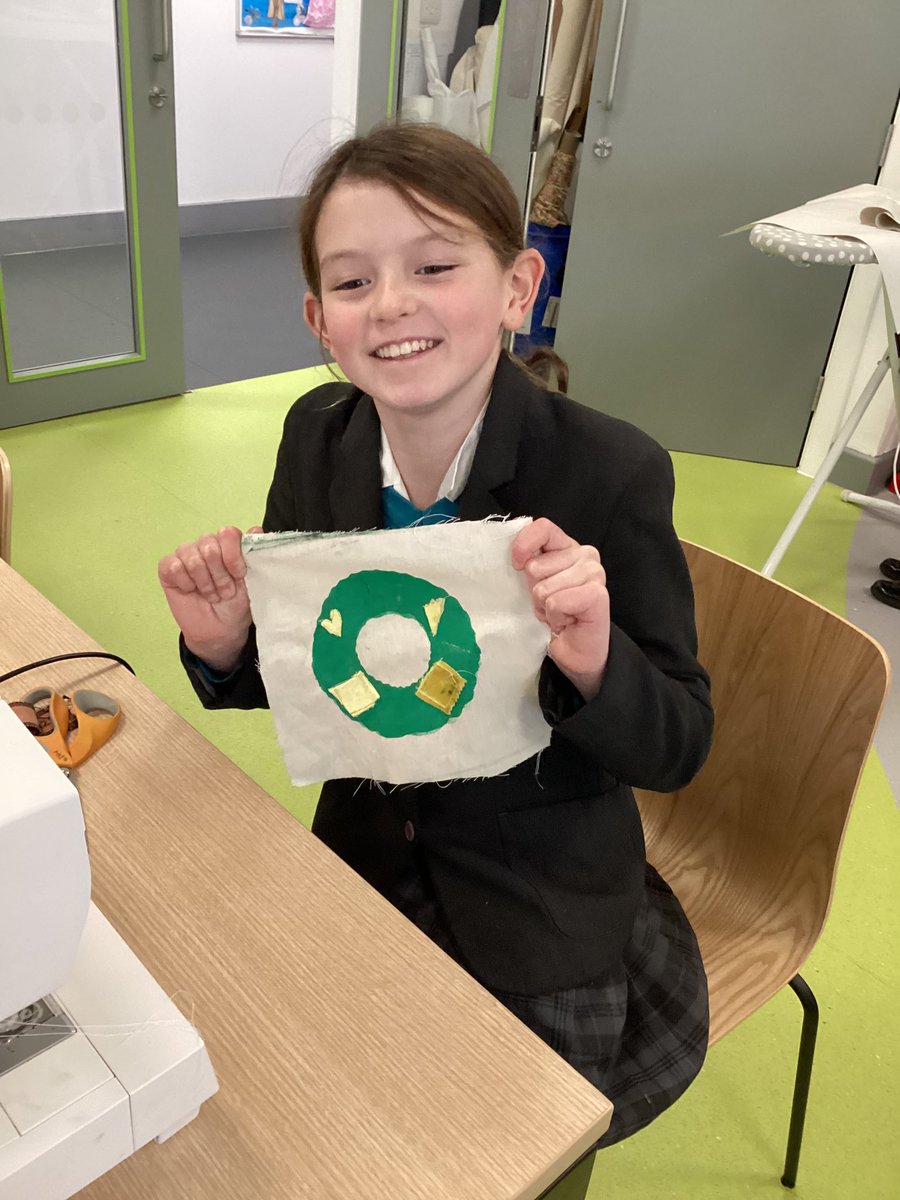 #BGSYr6 are being #BGSCreative in #BGSTextiles and just a little bit #BGSFestive making beautiful appliqué wreaths using all the skills they have learned this term. Thank you to our amazing technician for all your support and inspiration.