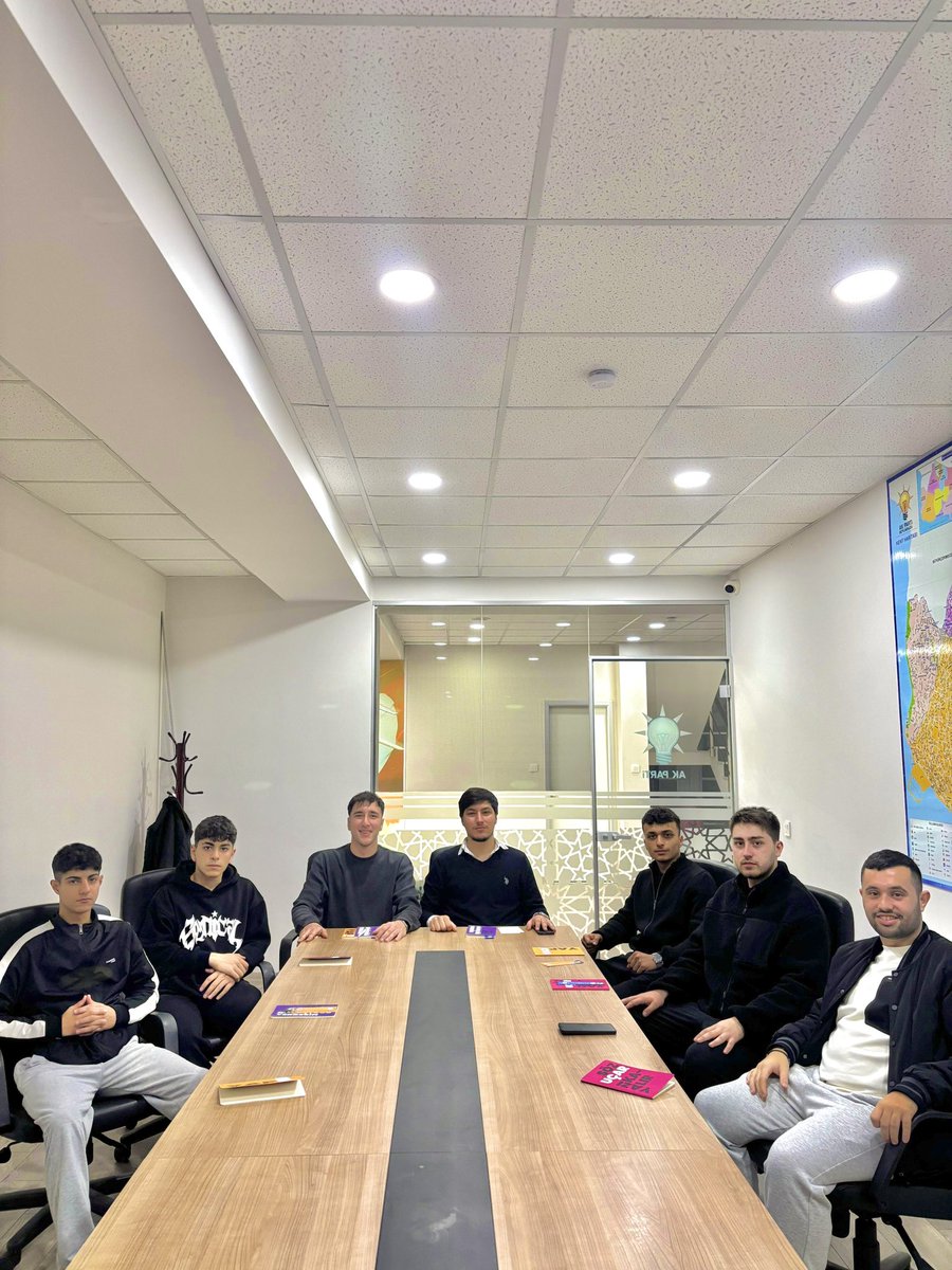 akgncbeylikduzu's tweet photo. Adnan Kahveci Mahalle başkanımız Yunus Emre Çoban'ın başkanlığında mahalle toplantımızı ve ardından Sosyal Politikalar Birim başkanımız Saim Güneş'in organize etmiş olduğu havuz programını gerçekleştirdik. ✨ https://t.co/98rOlKTpbA