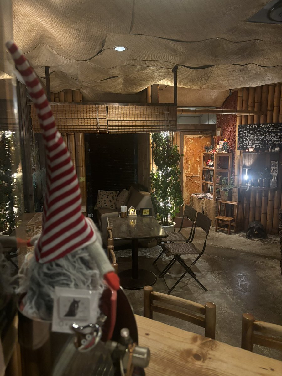 hideout_matue's tweet photo. 24日の『クリスマスイブ🎄』
火曜日ですが、営業いたします！

早めのご予約をオススメいたします🪅
24日（火）営業のお知らせでした https://t.co/HDFlBjwXMj