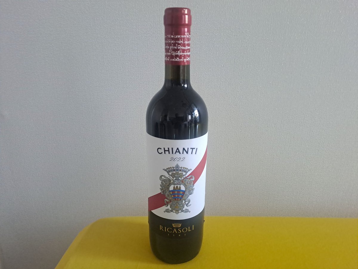 내란 수괴범인 대통령 체포를  위해 국회 의사당에 갔다 내려오면서 용산역에서 포도주 한 병을 샀었다. 체포되는 날 건배하리라!