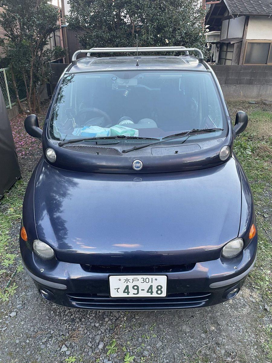 pipn1919's tweet photo. ムルさん、車中泊可能なんですよ。寝る姿勢は深夜バスの個室と同程度の深いリクライニングです。
ムルティプラの前後長は短いゆえにフルフラットにならないのが惜しい。 https://t.co/OdGD376xkR