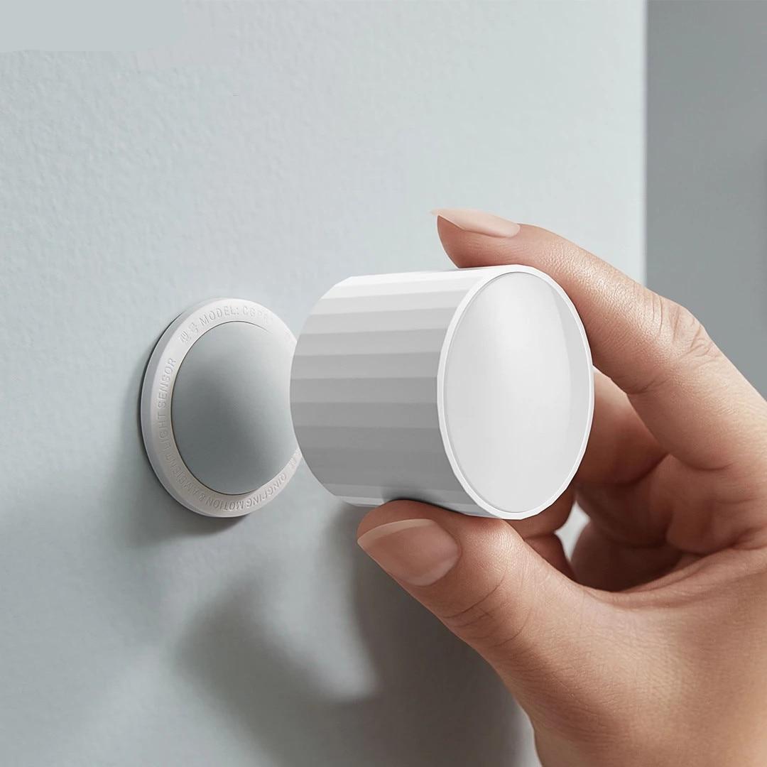 UnicunShop's tweet image. Tired of stumbling around in the dark? 🔦 Our Smart Home Motion Sensor is here to light up your life! ✨ Get notified when there's movement &amp; control your lights with ease. Check it out: unicun.com/product/smart-… #smarthome #motionsensor #techgadgets