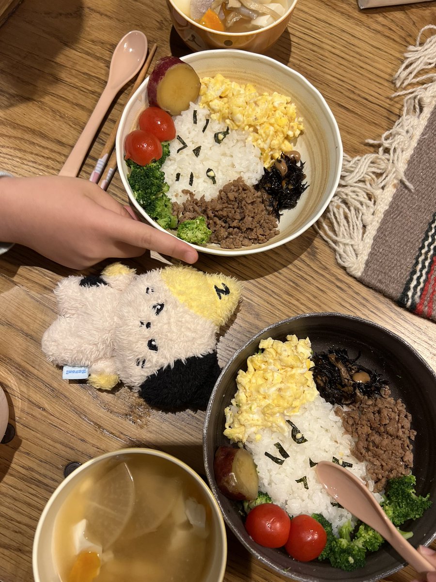 shiromemukimasu's tweet photo. お子達にリクエストされたのでまたリニニ丼作ったら「ほくろない！Zもない！やり直し！」て言われてんけど、シビアすぎひんか。 https://t.co/MEgqpbR5e0